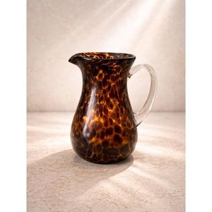 Carafe à eau artisanale en résine imitation marbre bleu, artisanale, décorative, avec poignée contrastante, vaisselle moderne pour la table à manger - Product Image 2