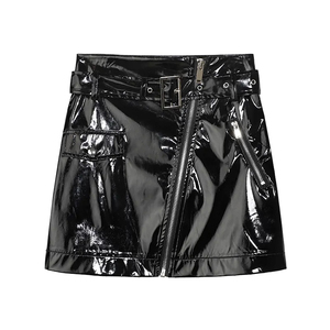 Jupe courte moulante taille haute en similicuir verni brillant avec lacets et découpes latérales – Style clubwear sexy - Product Image 4