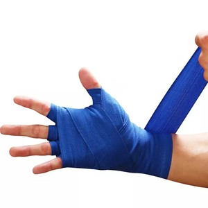 Bandages de boxe élastiques personnalisés de qualité supérieure, dernières nouveautés en polyester, vente en gros, équipement d'arts martiaux, couleur et logo personnalisables - Product Image 2
