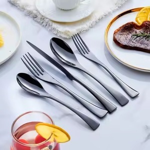 Juego de Cubiertos de Acero Inoxidable Elegante para una Cena Fluida y una Presentación de Primera Calidad - Product Image 1