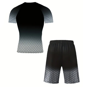 Ensemble t-shirt et short de compression respirant, sur mesure, de qualité supérieure, pour la course à pied et la salle de sport, par AMAZING INDUSTRIES - Product Image 2