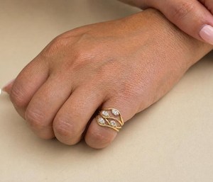 Bague de fiançailles élégante en or 14 carats avec diamant poire cultivé en laboratoire, ondulé, certifié IGI, bijoux fins, style minimaliste vintage blanc E - Product Image 3