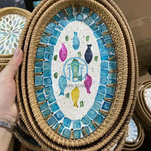 ถาดเสิร์ฟหวายทรงกลมลายสีเขียวประดับเปลือกหอยมุก งานฝีมือสานมือ ถาดโชว์บนโต๊ะ สไตล์โบโฮ ตกแต่งบ้านแนวชายทะเล - Product Image 3