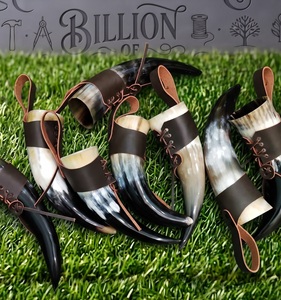 Cuerno Vikingo Personalizado de Cuerno de Búfalo con Colgador de Cuero, Fabricante de Tazas para Cerveza - Product Image 1