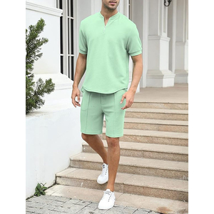 Conjunto de pantalones cortos de entrenamiento de verano con logotipo personalizado para hombre, 2 piezas, de secado rápido, estilo urbano, ligeros, camisetas y pantalones cortos unisex. - Product Image 5