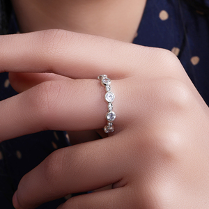 Hermoso Anillo de Plata de Ley 925 Hecho a Mano con Bisel de Diamantes |   Joyería Elegante para el Día a Día para Mujeres y Niñas, para Usar en Bodas y Fiestas - Product Image 1
