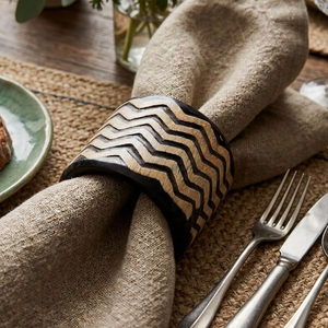Dernier modèle d'anneau de serviette en corne avec motif tribal abstrait pour une décoration de table élégante, porte-serviettes de luxe en corne noire et naturelle - Product Image 4
