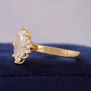 Anillo de compromiso con diamante talla marquesa en oro amarillo macizo, anillo solitario floral con diamante cultivado en laboratorio para mujer, joyería fina, regalo para ella - Product Image 2
