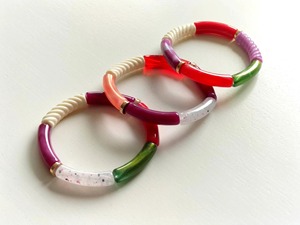Bracelets en résine à emballage sécurisé, prêts à offrir, finition lisse, prix usine en gros, article en résine - Product Image 1