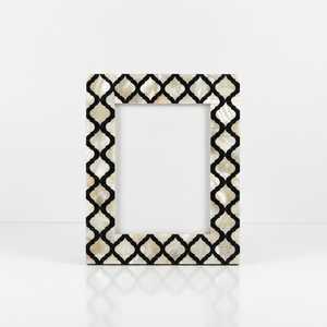 Cadre photo moderne de luxe en nacre incrustée, forme et taille personnalisées, fait main, mosaïque de nacre pour une décoration intérieure élégante - Product Image 3