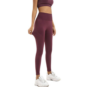 Ensemble de yoga sans couture pour femmes, leggings et haut court élégants et extensibles, parfaits pour les entraînements quotidiens et le yoga - Product Image 4