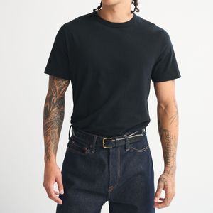 เสื้อยืดสีดำพรีเมียมสำหรับผู้ชาย ผ้าฝ้าย 100% รับผลิตแบบ OEM ODM ขายส่ง เสื้อยืดเรียบง่ายพื้นฐาน คุณภาพสูง เสื้อผ้าที่จำเป็น - Product Image 2