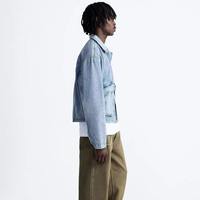 Veste en jean bleu délavé, directement de l'usine, avec un style décontracté pour hommes, idéale pour les détaillants.