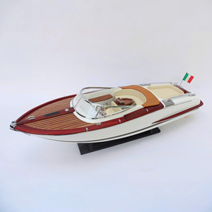 Modelo de Lancha Italiana RIVA AQUARIVA GUCCII Pintada en Blanco, Hecha a Mano en Madera, Temática Náutica, Forma Irregular - Product Image 1