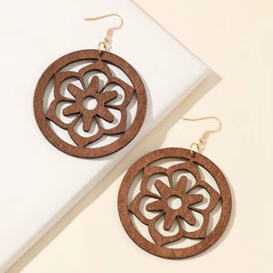 Pendientes Redondos Grandes de Madera de Nuevo Diseño con Gancho para la Oreja Chapado en Oro para Mujer, Joyería de Madera Elegante Hecha a Mano - Product Image 1