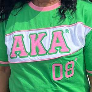 T-shirt vert AKA pour femme, broderie lettres grecques, col rond athlétique, qualité supérieure - Product Image 5