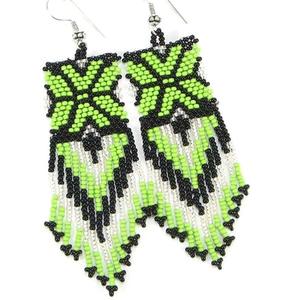 Pendientes Sofisticados de Cuentas de Vidrio para Eventos de Lujo, que Realzan el Atuendo con un Acabado Detallado Hecho a Mano - Product Image 3