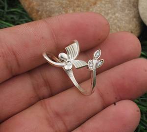 Anillo de Plata de Ley 925 con Engaste de Bisel y Circonita Cúbica de Corte Brillante, Hecho a Mano, Estilo Bohemio Clásico, Delicado y Minimalista, para Novia, Boda o Fiesta - Product Image 1