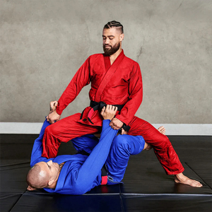 Traje de BJJ Lavado Más Vendido, Color Rojo, Ligero, Transpirable, de Algodón Perlado, Personalizable, Preencogido, con Aberturas Laterales y Cinturón Negro - Product Image 5