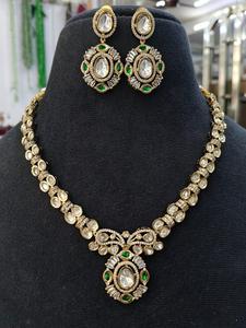 Ensemble de collier et boucles d'oreilles en laiton plaqué or de qualité supérieure, bijoux tendance pour femmes, pour les fêtes, les mariages, les anniversaires, vente en gros - Product Image 6