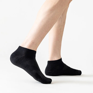 Chaussettes en coton de haute qualité pour adultes, chaussettes tricotées de couleur unie pour un usage quotidien avec logo positionné sur le dessous - Product Image 1