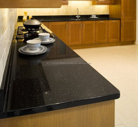 Plan de travail de cuisine moderne en granit noir, finition antique élégante, grande dalle, haute résistance, 100% naturel, qualité supérieure, garantie de 2 ans