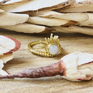 Nouvelle Arrivée Bague en Laiton Plaqué Or 18 carats avec Pierre de Lune en Forme de Soleil, Style Vintage, Motif Rayon de Soleil Céleste, Bague Tendance, Vente en Gros - Product Image 3
