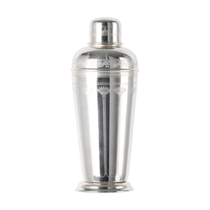 Shaker à cocktails classique en argent avec gravures décoratives complexes – Essentiel élégant pour barman, conçu pour les occasions sophistiquées - Product Image 3