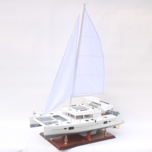 LAGOON 450F CATAMARAN Modèle de Yacht à Voile en Bois Fait Main pour la Décoration de la Maison et la Collection - Product Image 1