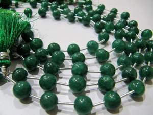 ลูกปัดทรงกลมเจียระไนสีเขียวมรกต ขนาด 8-9 มม. ความยาว 8 นิ้ว - Product Image 2