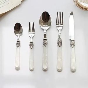 ชุดช้อนส้อมมีดสแตนเลสพร้อมด้ามจับมุก สำหรับร้านอาหารหรู - Product Image 2