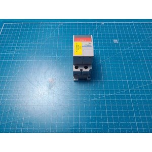 Fuji CP30F Series - Protector de Circuito de 2 Polos MCP CP30FM-2P003 Usado Como Está, Piezas de Equipos Semiconductores Legados - Product Image 1