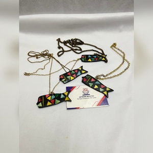 Collier en os de buffle, style bohème, pendentif artisanal indien, forme animale, couleurs vives peintes à la main, motif ethnique unique - Product Image 5