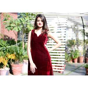 Robe fourreau simple en velours marron col en V, taille XS, taille naturelle, confortable et exclusive - Product Image 1