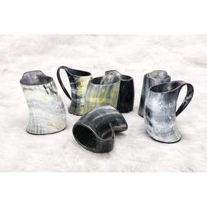 Jarra de Cuerno Vikinga Natural Hecha a Mano para Beber Cerveza, Estilo Medieval, con Base de Madera al Mejor Precio - Product Image 3