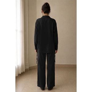 Conjunto de 2 Piezas Negro Premium para Mujer, Camisa Holgada con Pantalones Anchos - Product Image 2