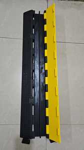 Reductor de velocidad de 14 pulgadas de ancho, 50 mm de altura, superficie antideslizante para hormigón y asfalto, instalación fija, material TPR - Product Image 3