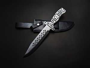 Cuchillo Zombie de Acero Inoxidable con Hoja de Punta Caída de Grado Industrial, Mango a Cuadros y Funda - Product Image 3