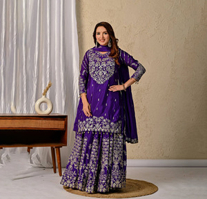 Hermoso Conjunto de Lehenga y Kurta Tradicional para Mujer, en Georgette Sintético con Bordado Intenso y Lentejuelas, para Invierno, Verano y Todas las Temporadas - Product Image 1
