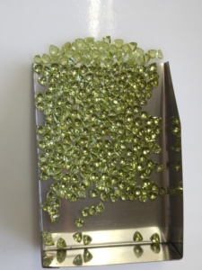 Peridoto Verde Natural de 3 mm, Corte Trillón, la Mejor Calidad, Tamaño Personalizable, Gema Suelta para Joyería - Product Image 4