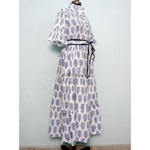 Robe longue décontractée élégante en coton respirant faite à la main pour femme, style simple, boutonnage simple, motif floral naturel, vente en gros - Product Image 5