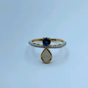 Bague élégante en or 22 carats avec pierre bleue et bande de diamants, design moderne pour femmes, bijoux élégants - Product Image 1