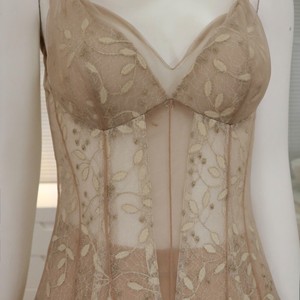 Vestido de Noche de Lujo con Encaje Bordado, Tul, Largo hasta el Suelo, Corte en A, Estampado Floral, Sujetador Incorporado, Transpirable, Tela 100% Poliéster, para Baile de Graduación - Product Image 2