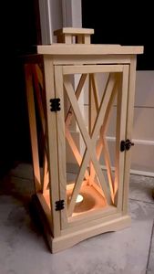 Farol de vela de madera hecho a mano y personalizado con portavelas de metal marrón para centros de mesa de boda y decoración del hogar - Product Image 5