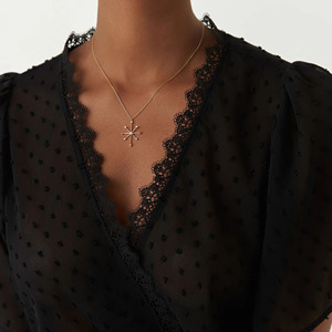 Collier pendentif étoile boussole en or jaune avec diamant de laboratoire - Product Image 2