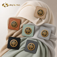 Étiquette en cuir personnalisée Jinyi pour accessoires hijab et abaya, avec logo brodé carré et logo métallique, fabrication OEM/ODM