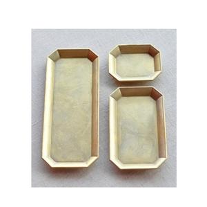 Plateau de service en laiton artisanal de luxe avec motif floral gravé pour cadeau de mariage, décoration intérieure et présentation haut de gamme pour les repas - Product Image 2