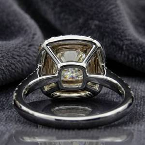 Anillo de compromiso con diamante moissanita de corte cojín, anillo de doble halo con tallo dividido para mujer - Product Image 6