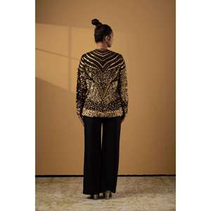 Ensemble de blazer court pour femme, coupe ajustée, en sequins noirs et or, brodé, de luxe |   Costume formel hip-hop pour mariages et événements spéciaux - Product Image 1