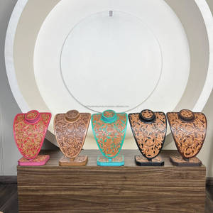 Meilleures ventes : Présentoir à colliers Western entièrement décoré, accessoires artisanaux, support à bijoux floral, décoration rustique pour boutique, ensemble cadeau - Product Image 2